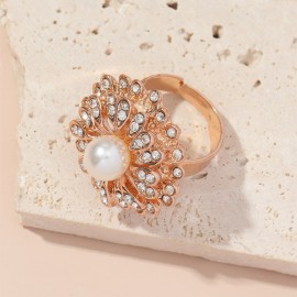New Retro Small Flower CZ Rings Indian Jewelry Retro Cute Pearl Finger Ring Banquet Jewelry Female Gifts