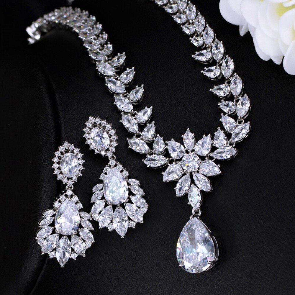 ThreeGraces Sparkly White Cubic Zirconia Bridal Wedding Party Jewelry Set for Women Fashion Earrings Necklace Accessory TZ787