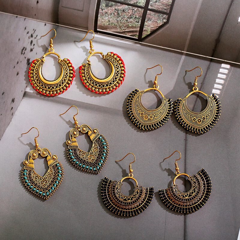 Ethnic-Carved-Gold-Color-Alloy-Earrings-Vintage-Heart-Shape-Geometry-Jhumka-Ladies-Earrings-Oorbelle-2255801081139997-2