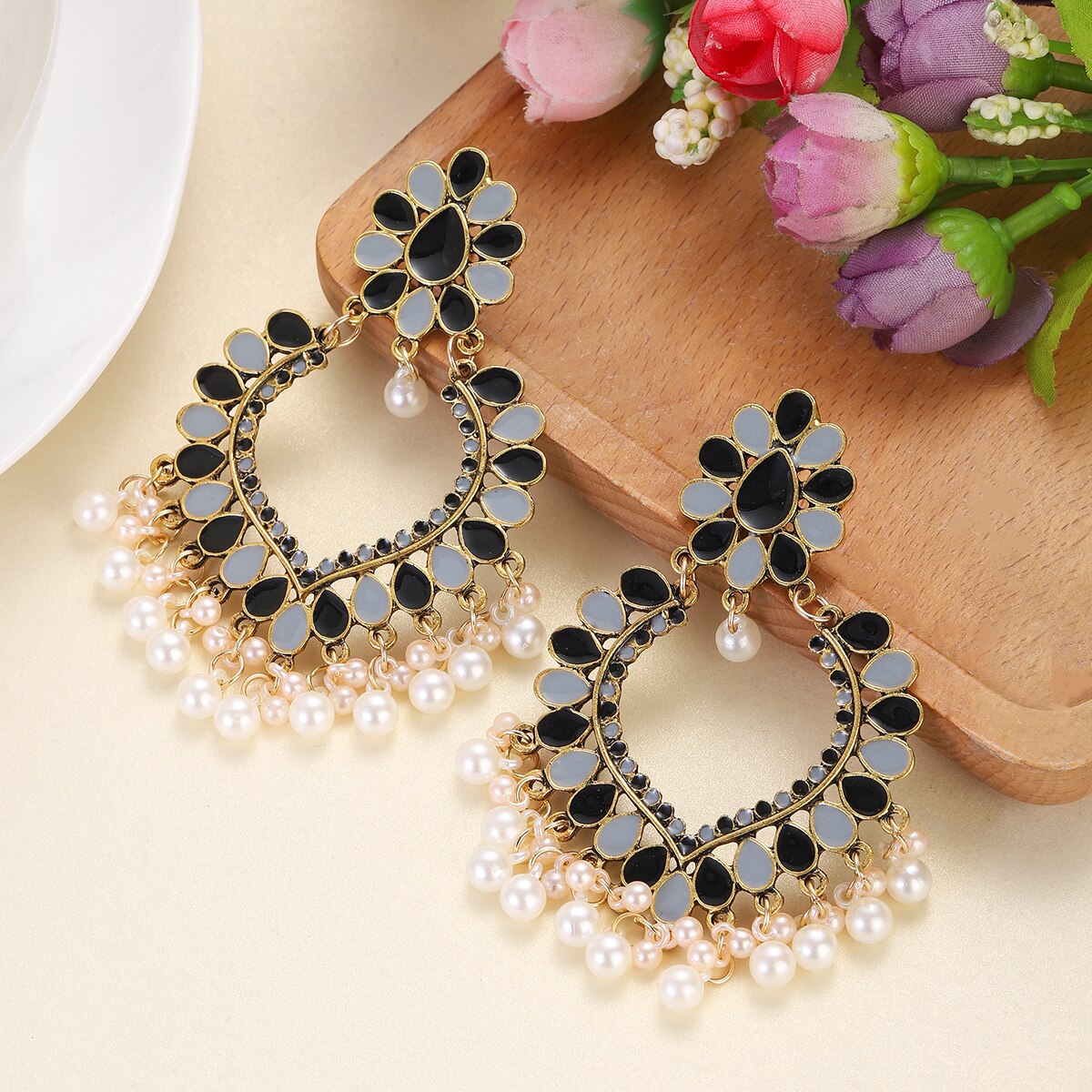 Ethnic-Vintage-White-Black-Heart-Shape-Dangle-Earrings-Female-Hollow-Flower-Pearl-Tassel-Earrings-In-1005005057346548-5