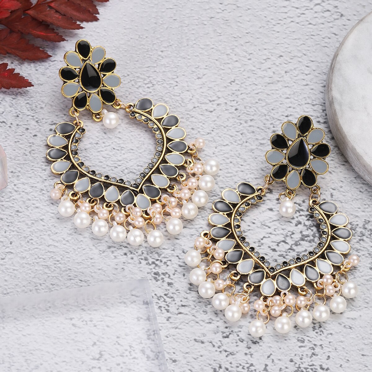 Ethnic-Vintage-White-Black-Heart-Shape-Dangle-Earrings-Female-Hollow-Flower-Pearl-Tassel-Earrings-In-1005005057346548-6