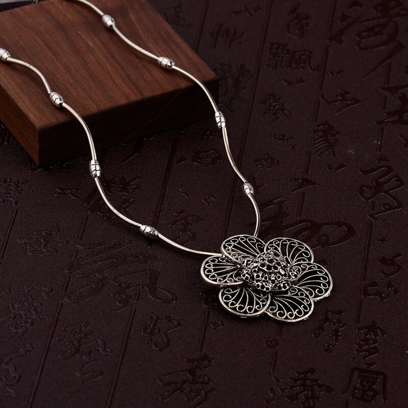 Crescent-Shape-Vintage-Ethnic-Tibetan-Silver-Color-Bohemian-Carved-Flowers-Pendants-Necklaces-For-Wo-32899417041-3